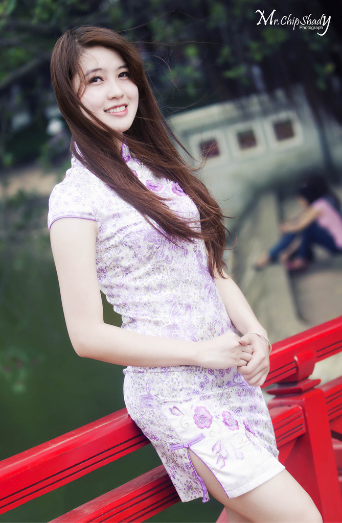 庭院中的女人